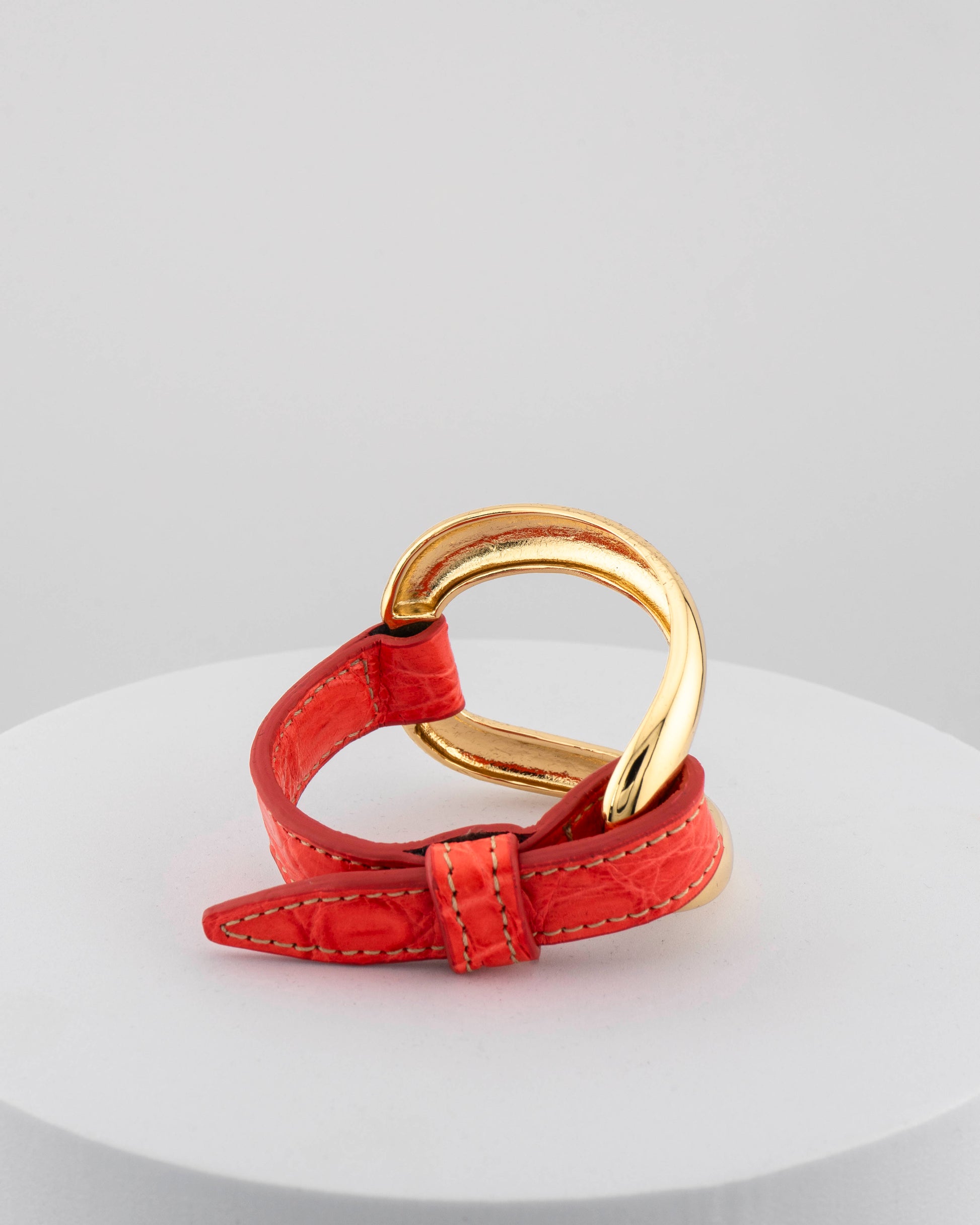Handcrafted 18K gold-plated bronze bracelet with genuine crocodile leather strap.
An original Marri Cortona design — handmade in Tuscany.