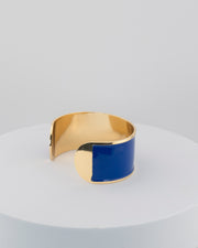Handcrafted in Tuscany, the MarriCortona Smalto Bracelets in 18k gold and hand-painted enamel feature bold 30 mm bands — radiant, elegant, and uniquely Italian.
