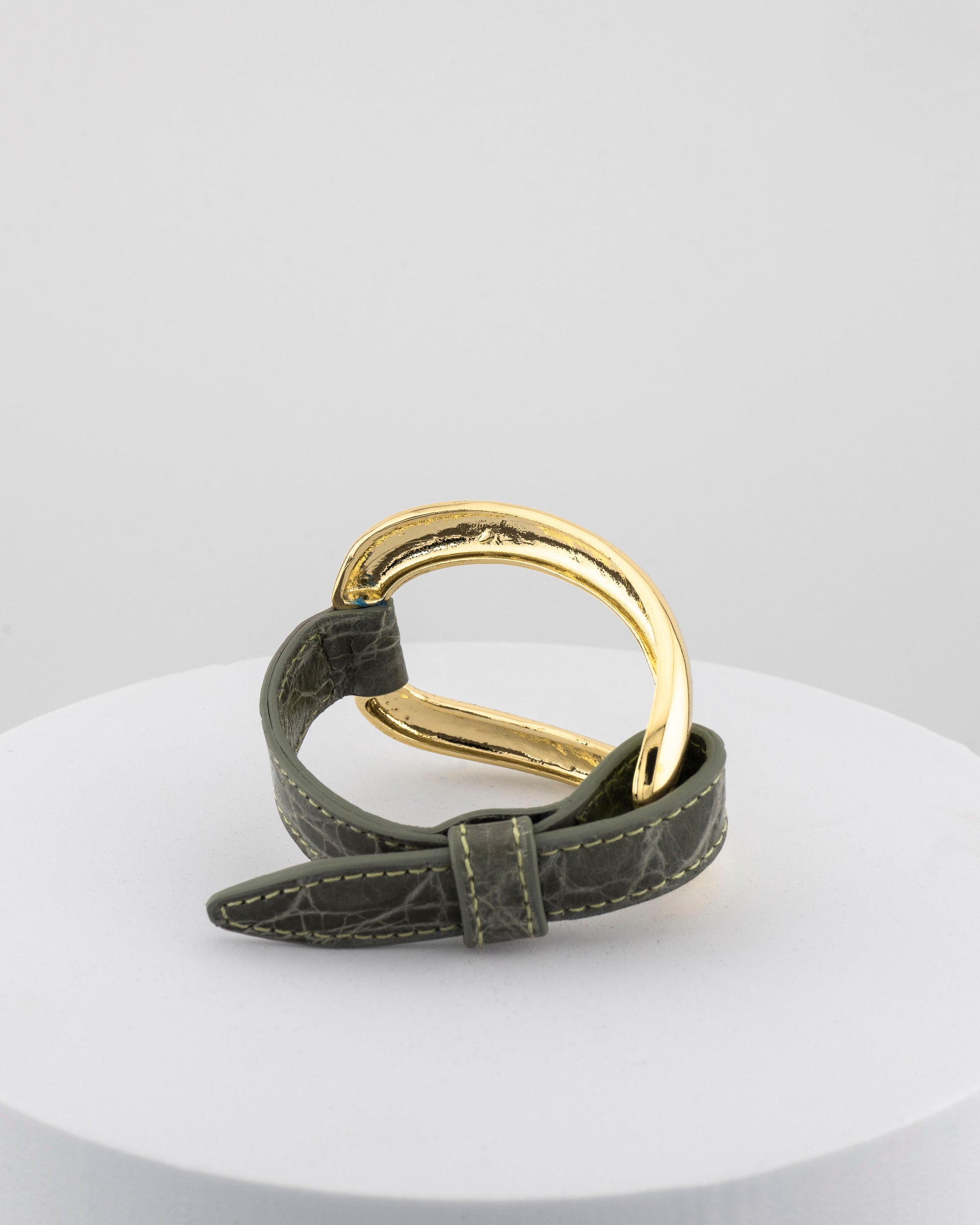 Handcrafted 18K gold-plated bronze bracelet with genuine crocodile leather strap.
An original Marri Cortona design — handmade in Tuscany.