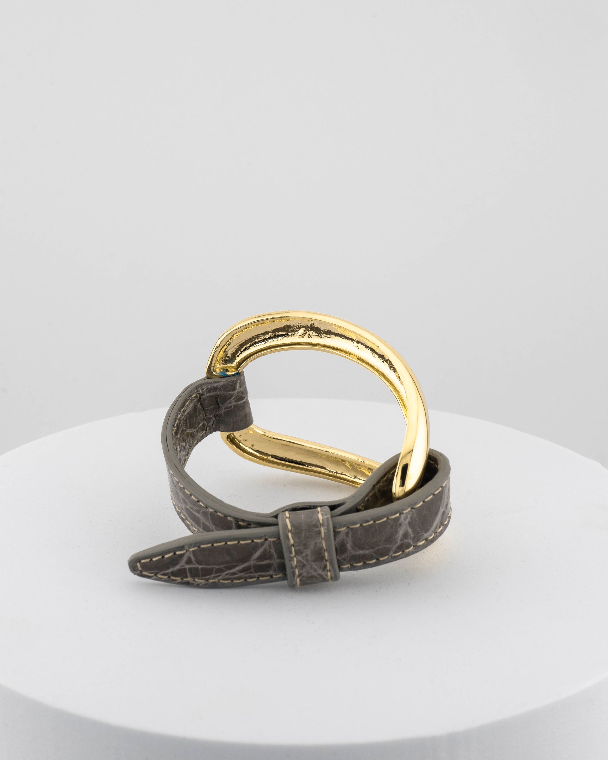 Handcrafted 18K gold-plated bronze bracelet with genuine crocodile leather strap.
An original Marri Cortona design — handmade in Tuscany.