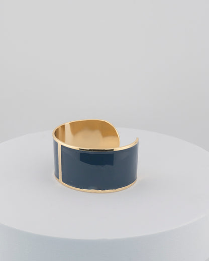 Handcrafted in Tuscany, the MarriCortona Smalto Bracelets in 18k gold and hand-painted enamel feature bold 30 mm bands — radiant, elegant, and uniquely Italian.