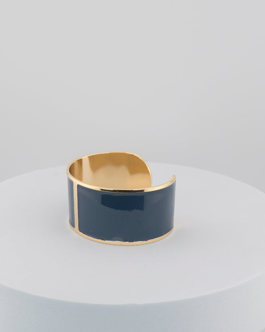 Handcrafted in Tuscany, the MarriCortona Smalto Bracelets in 18k gold and hand-painted enamel feature bold 30 mm bands — radiant, elegant, and uniquely Italian.