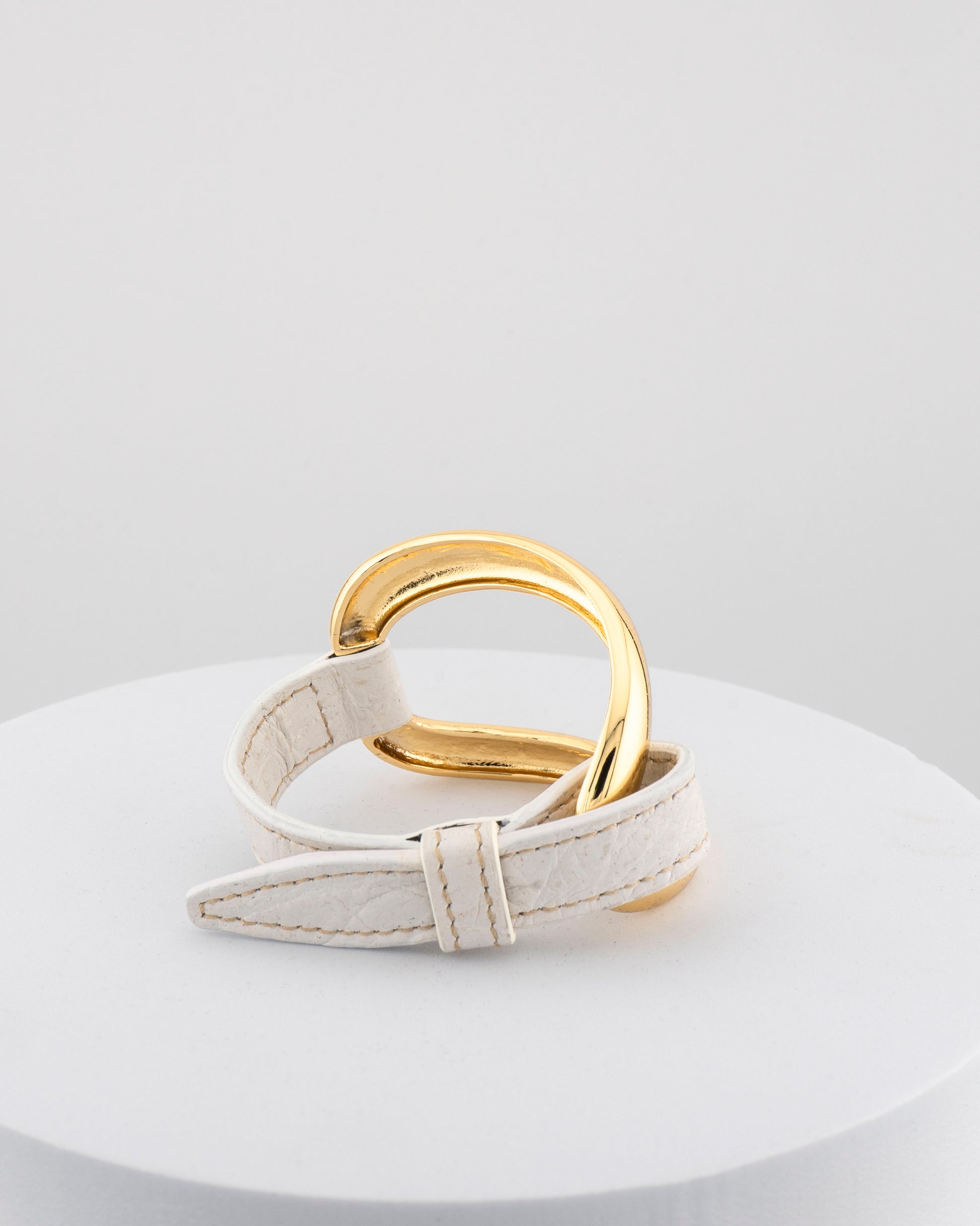 Handcrafted 18K gold-plated bronze bracelet with genuine crocodile leather strap.
An original Marri Cortona design — handmade in Tuscany.