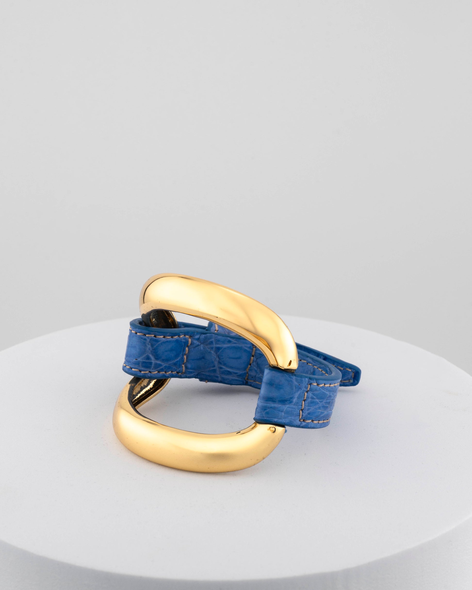 Handcrafted 18K gold-plated bronze bracelet with genuine crocodile leather strap.
An original Marri Cortona design — handmade in Tuscany.