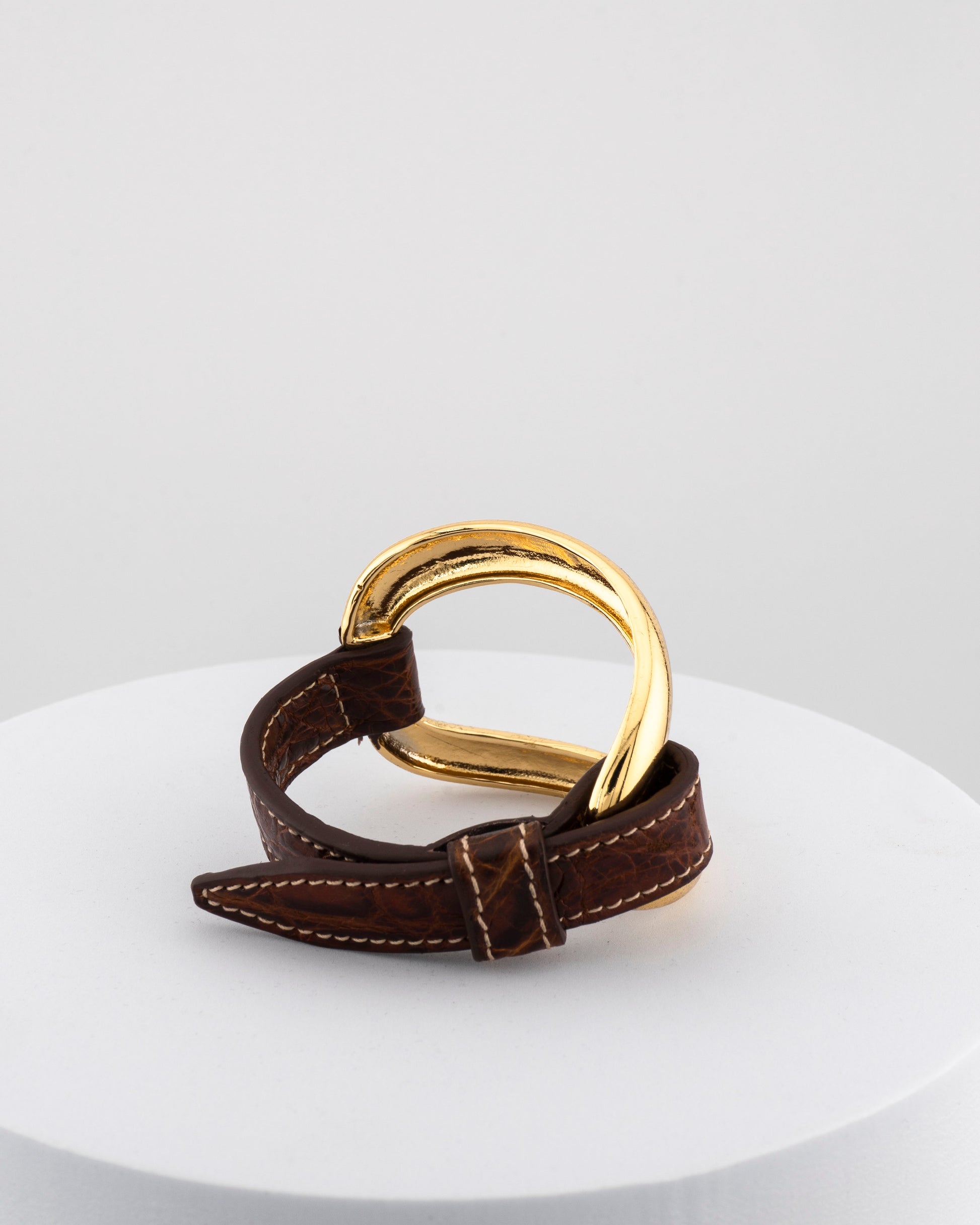 Handcrafted 18K gold-plated bronze bracelet with genuine crocodile leather strap.
An original Marri Cortona design — handmade in Tuscany.