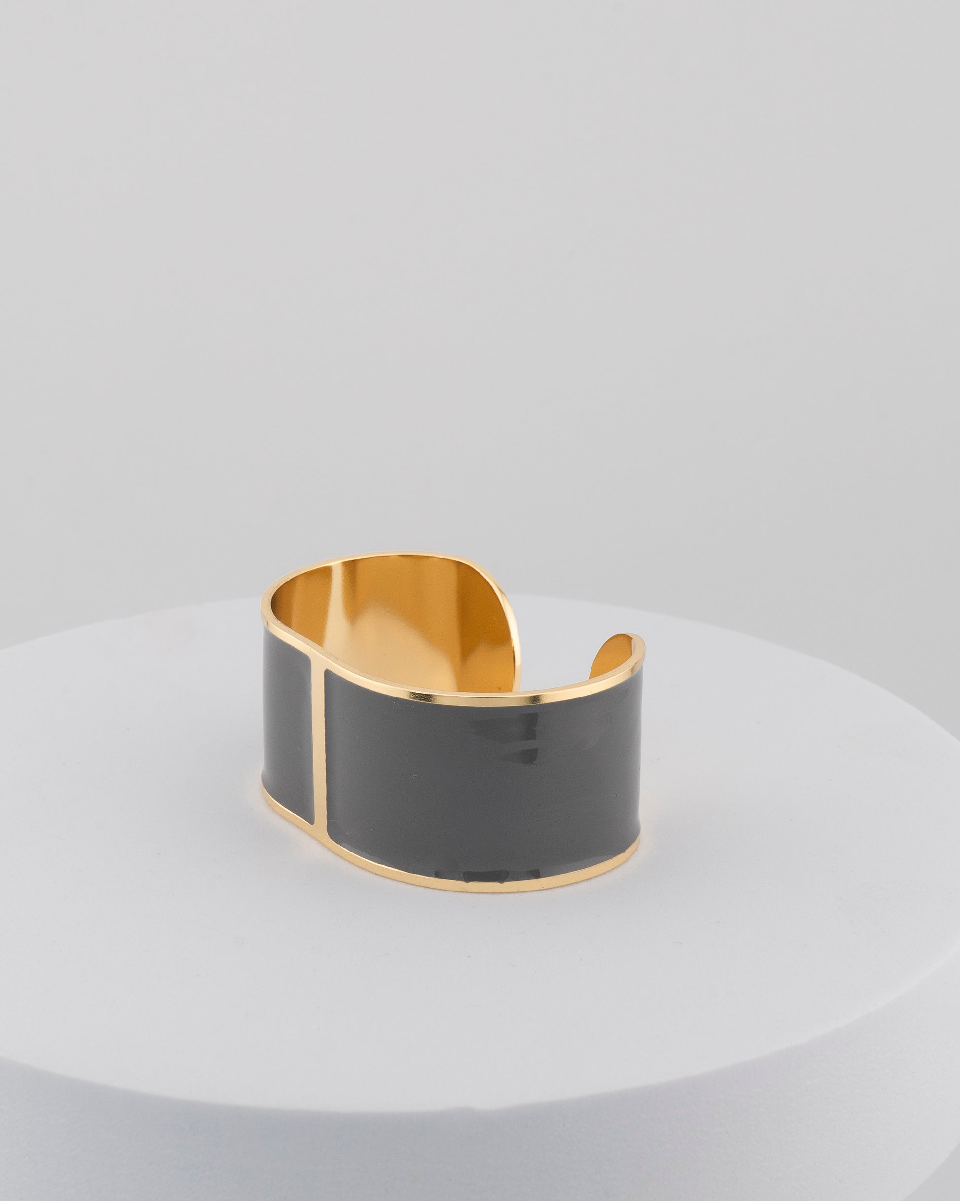 Handcrafted in Tuscany, the MarriCortona Smalto Bracelets in 18k gold and hand-painted enamel feature bold 30 mm bands — radiant, elegant, and uniquely Italian.