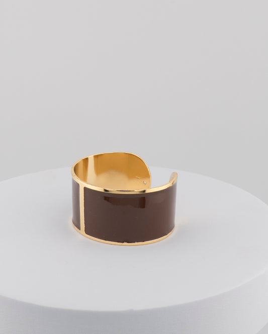 Handcrafted in Tuscany, the MarriCortona Smalto Bracelets in 18k gold and hand-painted enamel feature bold 30 mm bands — radiant, elegant, and uniquely Italian.