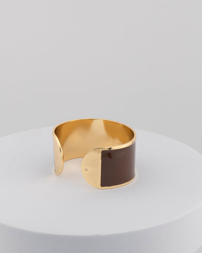 Handcrafted in Tuscany, the MarriCortona Smalto Bracelets in 18k gold and hand-painted enamel feature bold 30 mm bands — radiant, elegant, and uniquely Italian.