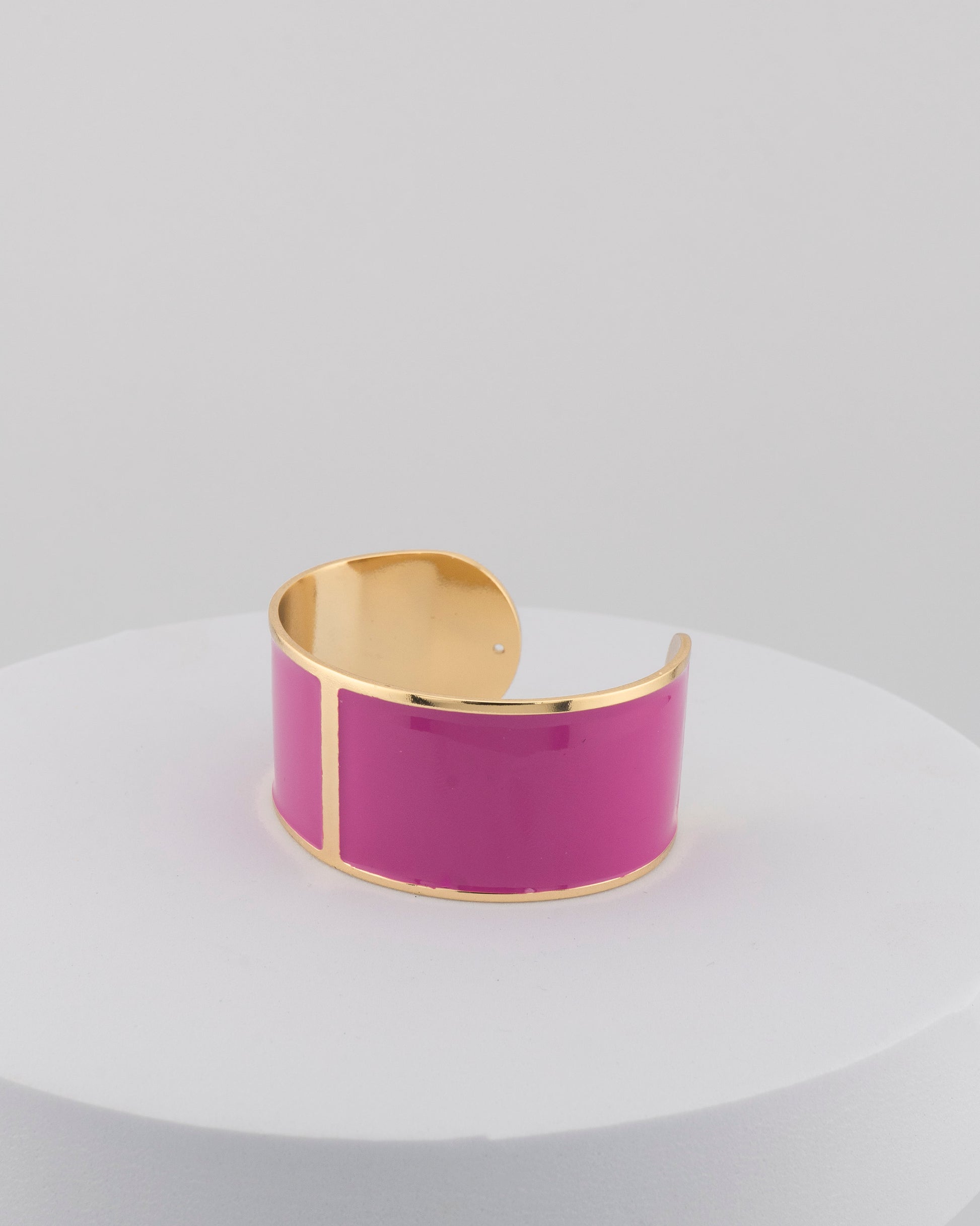 Handcrafted in Tuscany, the MarriCortona Smalto Bracelets in 18k gold and hand-painted enamel feature bold 30 mm bands — radiant, elegant, and uniquely Italian.