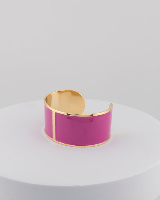 Handcrafted in Tuscany, the MarriCortona Smalto Bracelets in 18k gold and hand-painted enamel feature bold 30 mm bands — radiant, elegant, and uniquely Italian.
