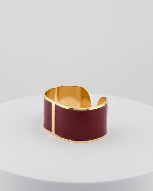 Handcrafted in Tuscany, the MarriCortona Smalto Bracelets in 18k gold and hand-painted enamel feature bold 30 mm bands — radiant, elegant, and uniquely Italian.