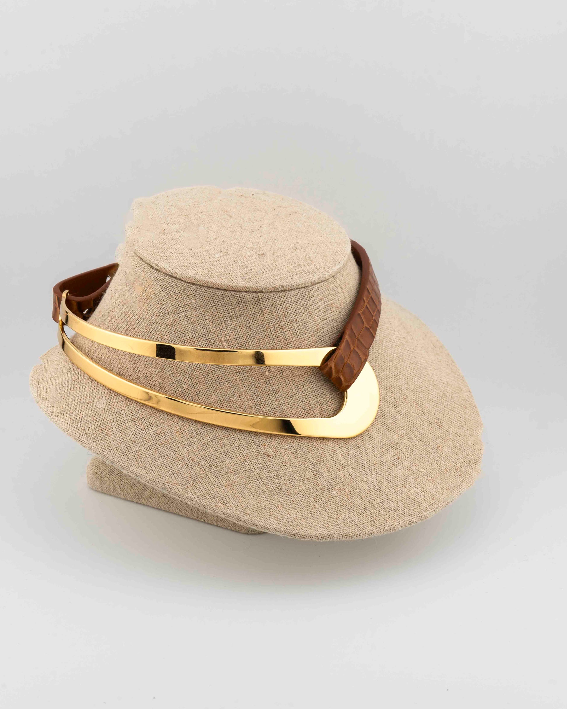 Refined 18K gold-plated bronze choker with genuine crocodile leather.
An exclusive Marri Cortona design — handmade in Tuscany.