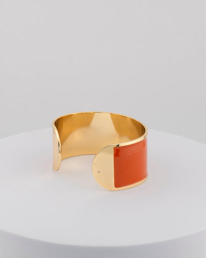 Handcrafted in Tuscany, the MarriCortona Smalto Bracelets in 18k gold and hand-painted enamel feature bold 30 mm bands — radiant, elegant, and uniquely Italian.