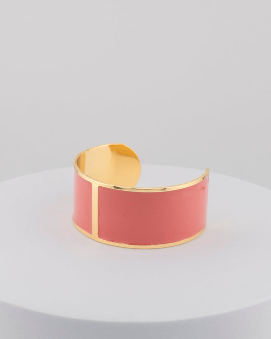 Handcrafted in Tuscany, the MarriCortona Smalto Bracelets in 18k gold and hand-painted enamel feature bold 30 mm bands — radiant, elegant, and uniquely Italian.
