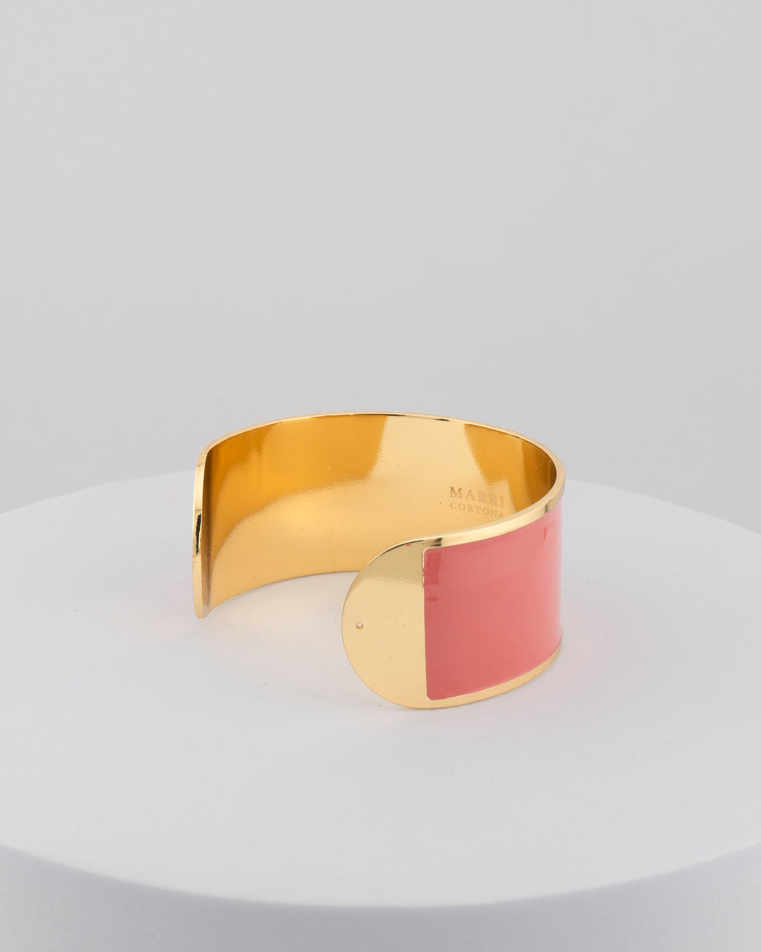 Handcrafted in Tuscany, the MarriCortona Smalto Bracelets in 18k gold and hand-painted enamel feature bold 30 mm bands — radiant, elegant, and uniquely Italian.