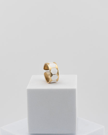 Adjustable enamel ring in 18K gold-plated bronze with black & white finish.
Handcrafted in Tuscany — pure light and timeless design.