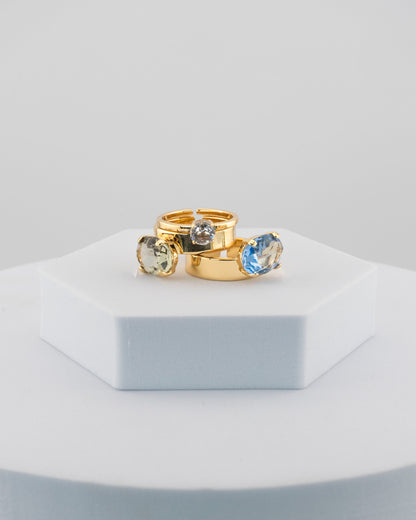 A refined trilogy ring in 18K gold-plated bronze with luminous crystals.
Handcrafted in Tuscany — timeless balance and contemporary light.