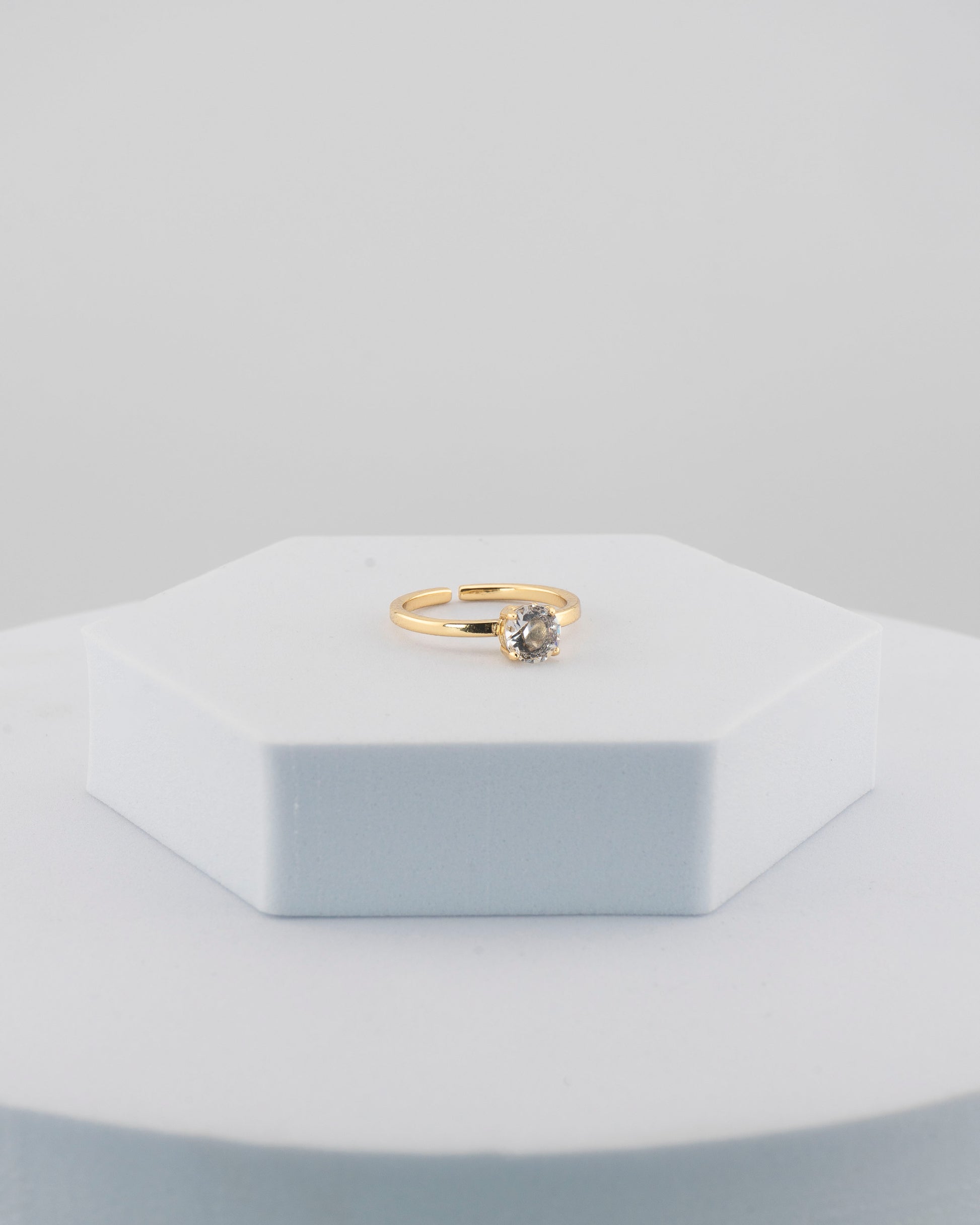 A refined trilogy ring in 18K gold-plated bronze with luminous crystals.
Handcrafted in Tuscany — timeless balance and contemporary light.