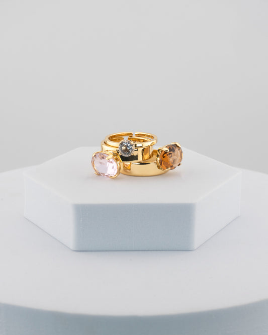 A refined trilogy ring in 18K gold-plated bronze with luminous crystals.
Handcrafted in Tuscany — timeless balance and contemporary light.
