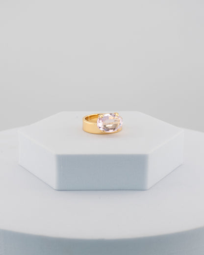 A refined trilogy ring in 18K gold-plated bronze with luminous crystals.
Handcrafted in Tuscany — timeless balance and contemporary light.