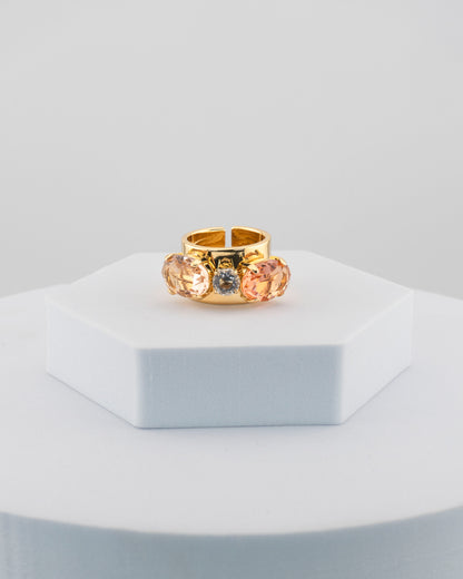 A refined trilogy ring in 18K gold-plated bronze with luminous crystals.
Handcrafted in Tuscany — timeless balance and contemporary light.