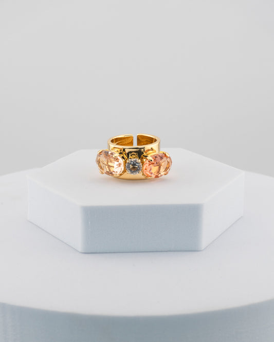 A refined trilogy ring in 18K gold-plated bronze with luminous crystals.
Handcrafted in Tuscany — timeless balance and contemporary light.