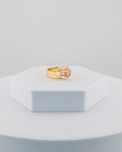 A refined trilogy ring in 18K gold-plated bronze with luminous crystals.
Handcrafted in Tuscany — timeless balance and contemporary light.