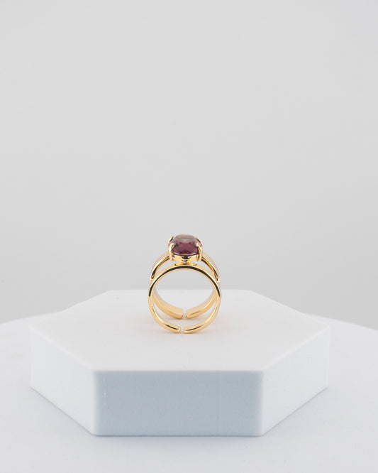 Handcrafted ring in 18K gold-plated bronze with a luminous central crystal.
Designed by Marri Cortona and handmade in Tuscany — pure elegance and light.
