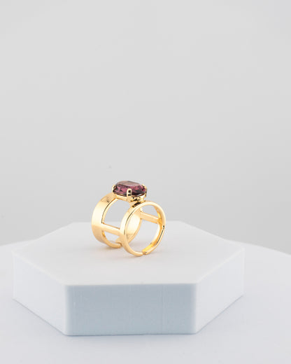 Handcrafted ring in 18K gold-plated bronze with a luminous central crystal.
Designed by Marri Cortona and handmade in Tuscany — pure elegance and light.