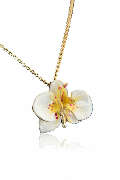 Handcrafted in Tuscany, the Marri Cortona Orchidea Necklace in 18k gold bronze captures the orchid’s grace — elegant, hand-enameled, and timelessly Italian.
