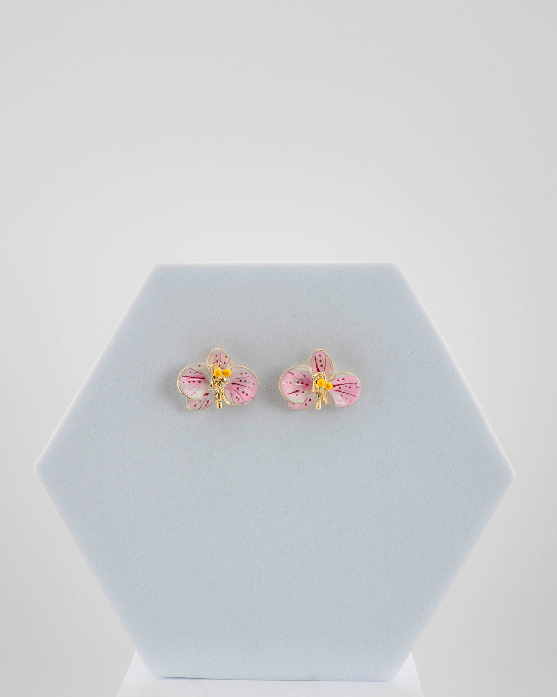 Handcrafted in Tuscany, the Marri Cortona Orchidea Earrings in 18k gold bronze are hand-enameled jewels that blend light, artistry, and timeless elegance.