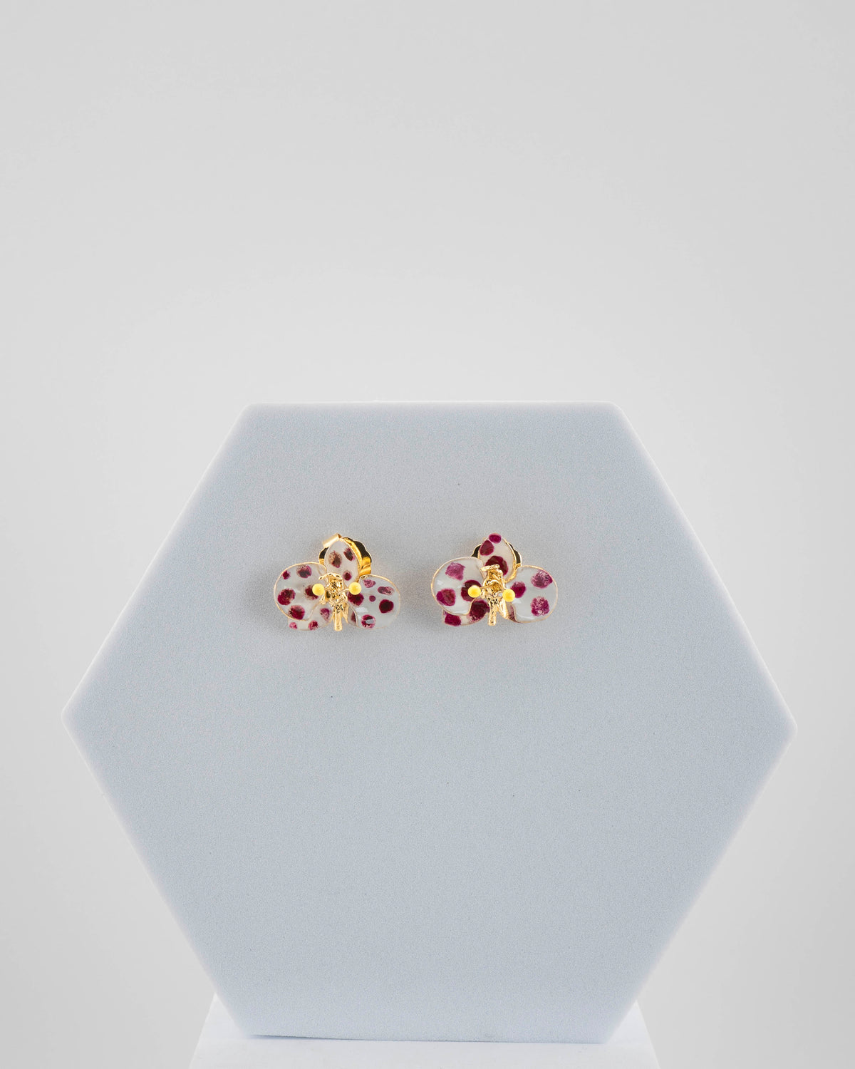 Handcrafted in Tuscany, the Marri Cortona Orchidea Earrings in 18k gold bronze are hand-enameled jewels that blend light, artistry, and timeless elegance.