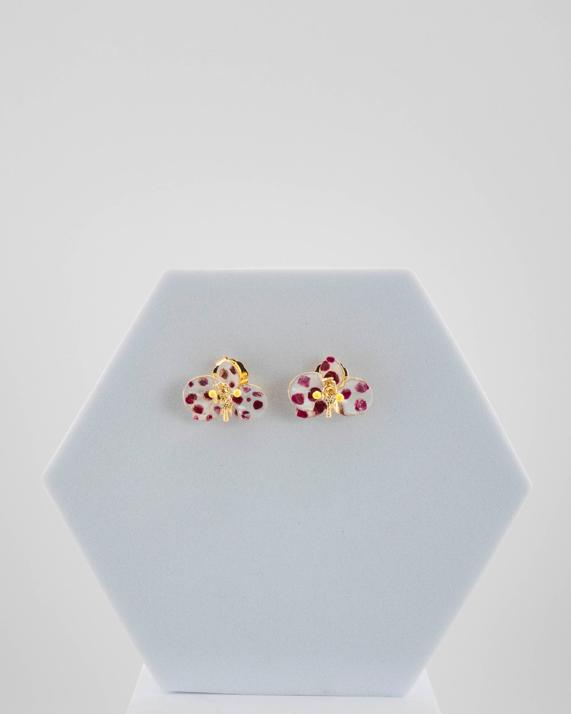 Handcrafted in Tuscany, the Marri Cortona Orchidea Earrings in 18k gold bronze are hand-enameled jewels that blend light, artistry, and timeless elegance.