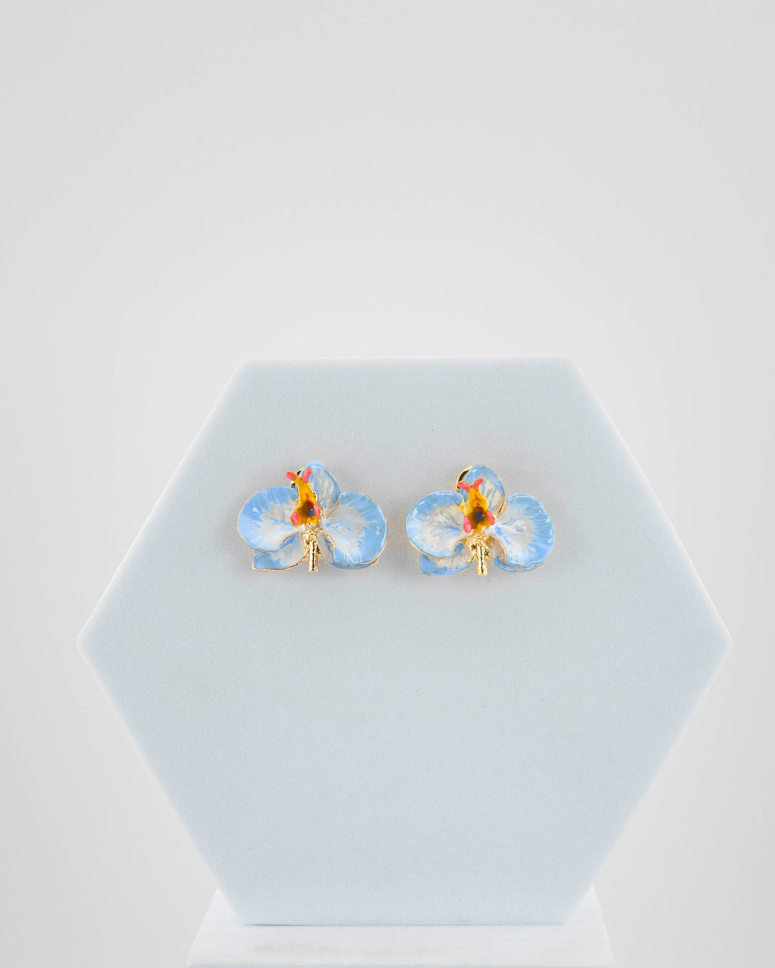 Handcrafted in Tuscany, the Marri Cortona Orchidea Earrings in 18k gold bronze are hand-enameled jewels that blend light, artistry, and timeless elegance.