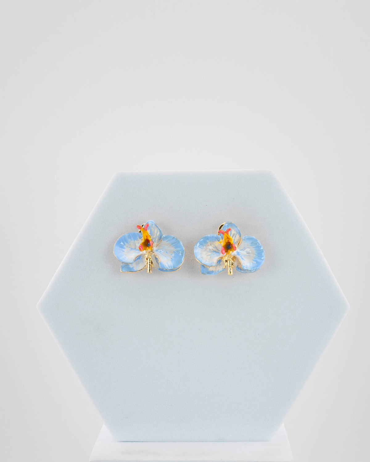 Handcrafted in Tuscany, the Marri Cortona Orchidea Earrings in 18k gold bronze are hand-enameled jewels that blend light, artistry, and timeless elegance.