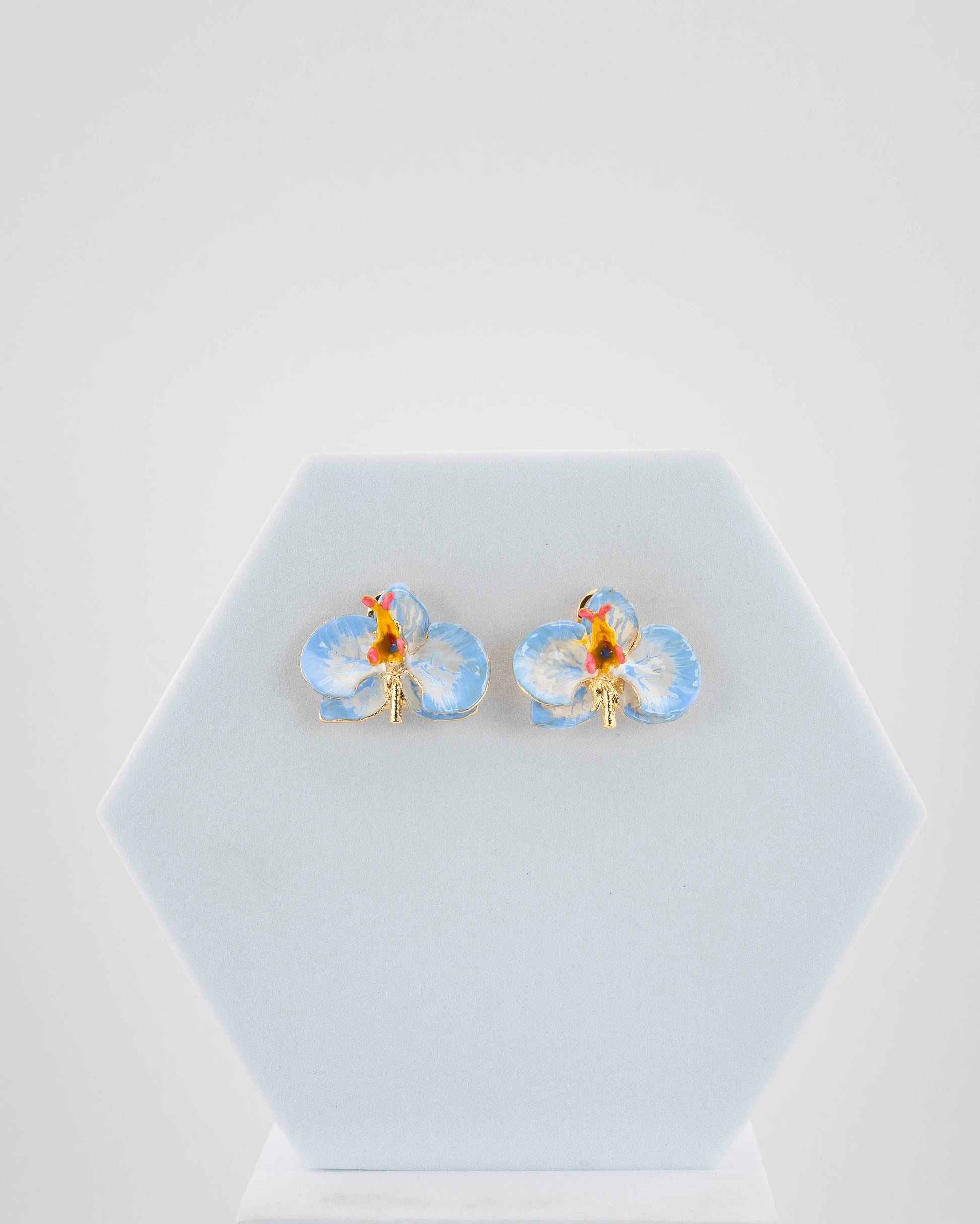 Handcrafted in Tuscany, the Marri Cortona Orchidea Earrings in 18k gold bronze are hand-enameled jewels that blend light, artistry, and timeless elegance.