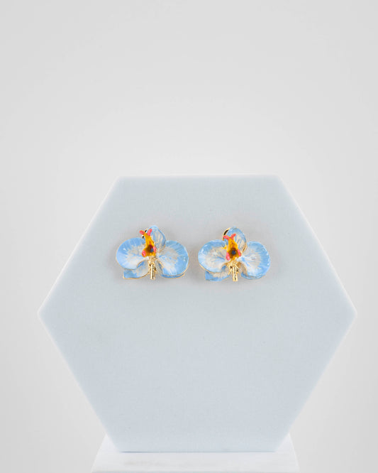 Handcrafted in Tuscany, the Marri Cortona Orchidea Earrings in 18k gold bronze are hand-enameled jewels that blend light, artistry, and timeless elegance.