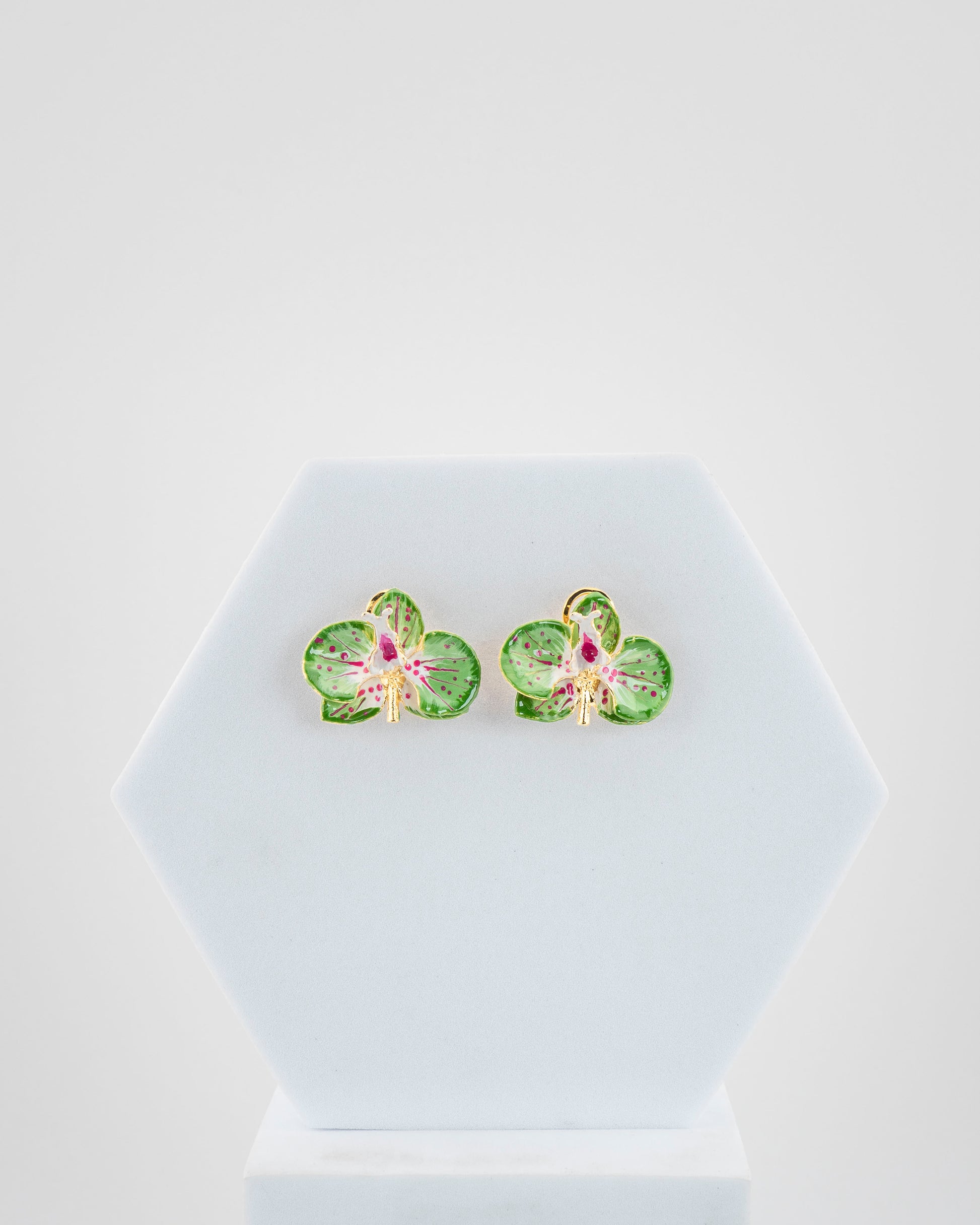 Handcrafted in Tuscany, the Marri Cortona Orchidea Earrings in 18k gold bronze are hand-enameled jewels that blend light, artistry, and timeless elegance.