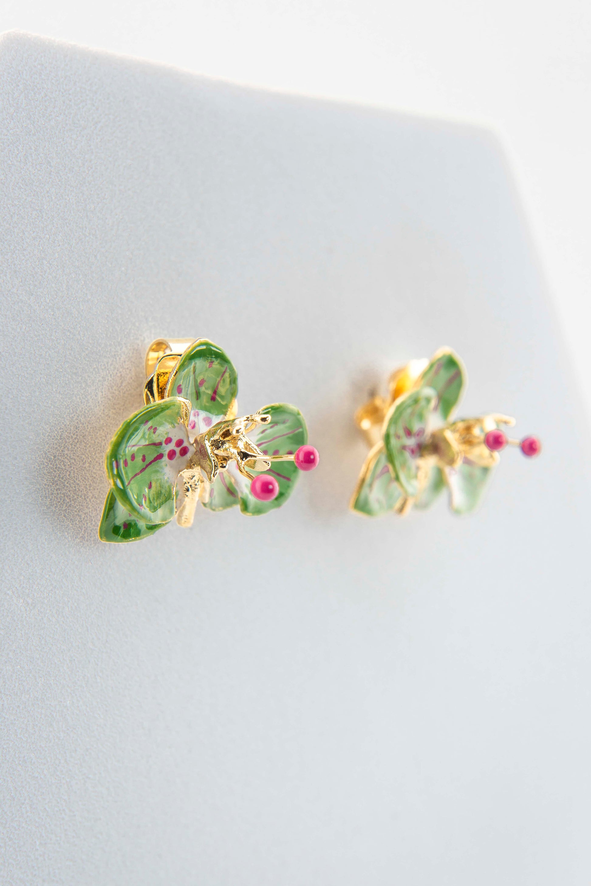 Handcrafted in Tuscany, the Marri Cortona Orchidea Earrings in 18k gold bronze are hand-enameled jewels that blend light, artistry, and timeless elegance.