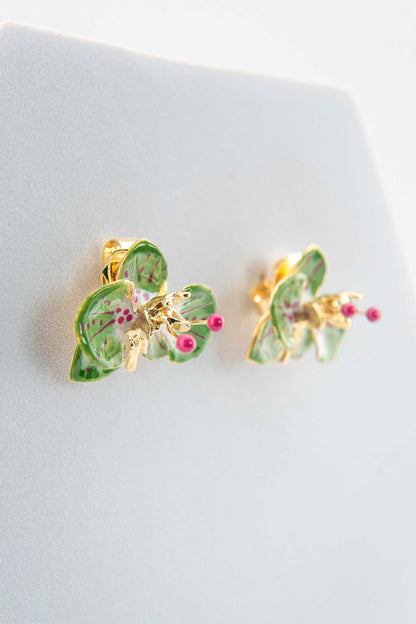 Handcrafted in Tuscany, the Marri Cortona Orchidea Earrings in 18k gold bronze are hand-enameled jewels that blend light, artistry, and timeless elegance.