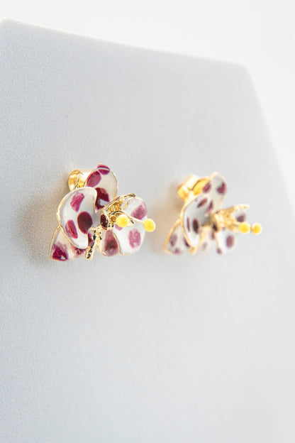 Handcrafted in Tuscany, the Marri Cortona Orchidea Earrings in 18k gold bronze are hand-enameled jewels that blend light, artistry, and timeless elegance.
