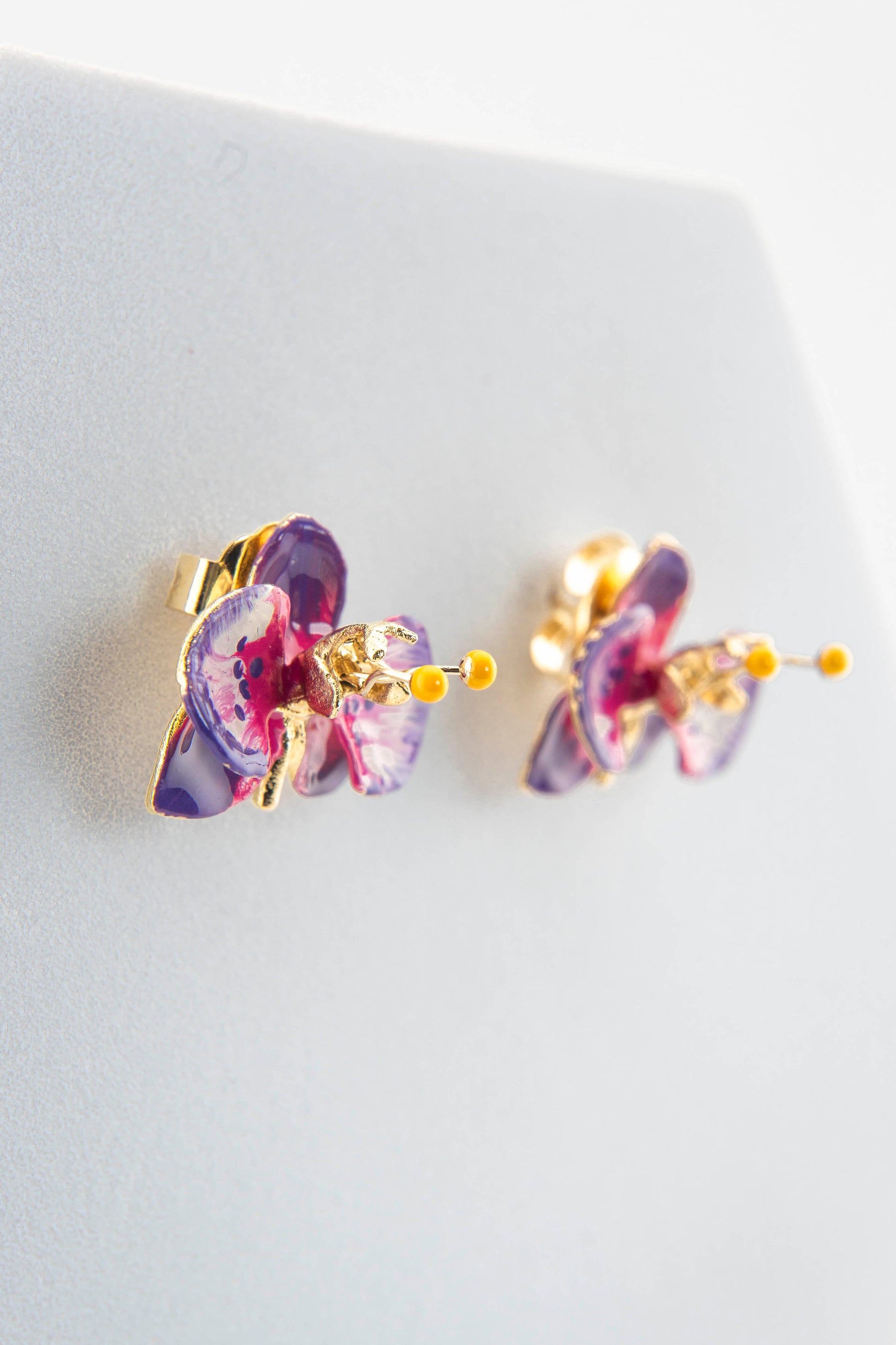 Handcrafted in Tuscany, the Marri Cortona Orchidea Earrings in 18k gold bronze are hand-enameled jewels that blend light, artistry, and timeless elegance.