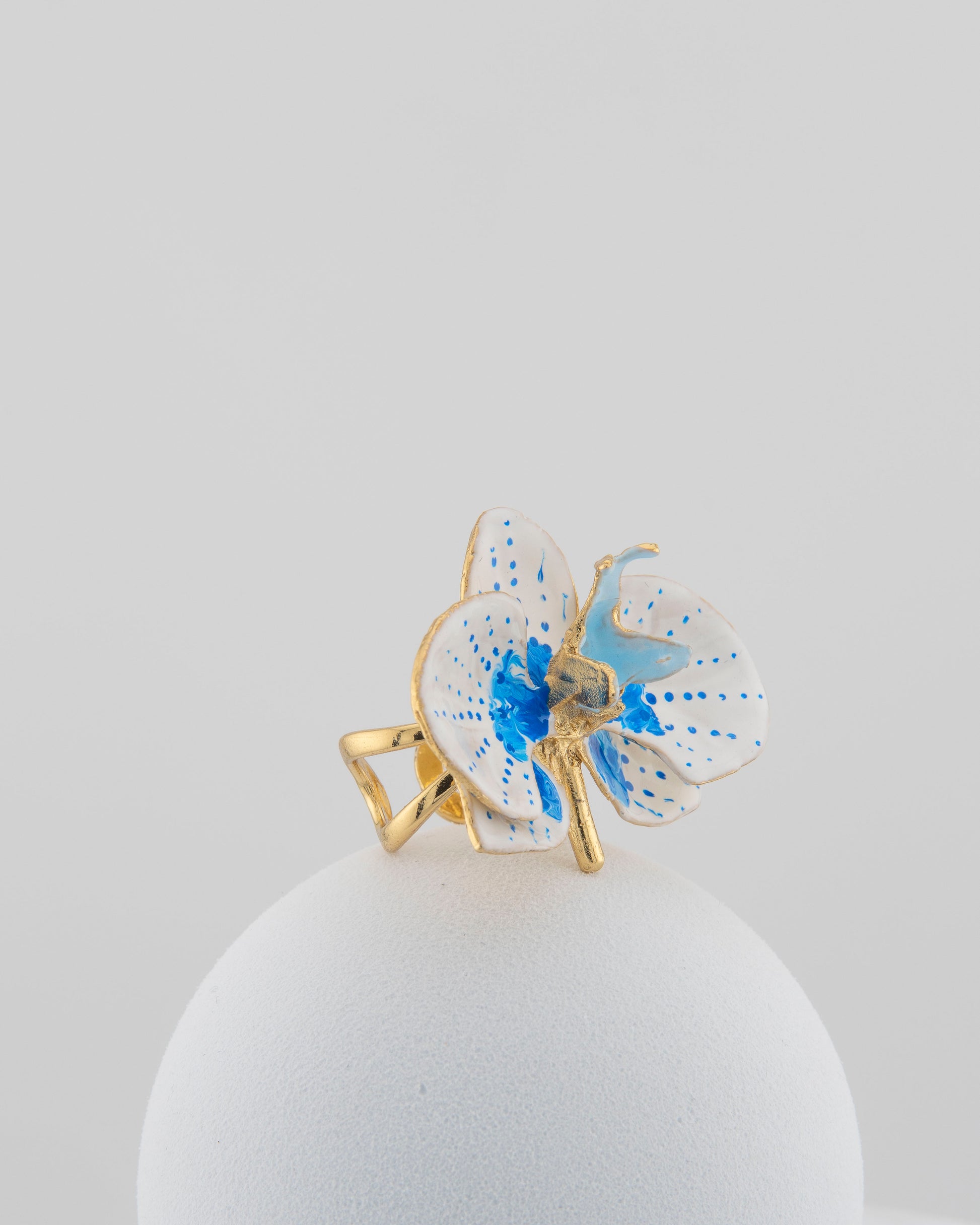 Handcrafted in Tuscany, the Marri Cortona Orchidea Ring in 18k gold bronze captures the orchid’s grace — unique, hand-enameled, and timelessly elegant.