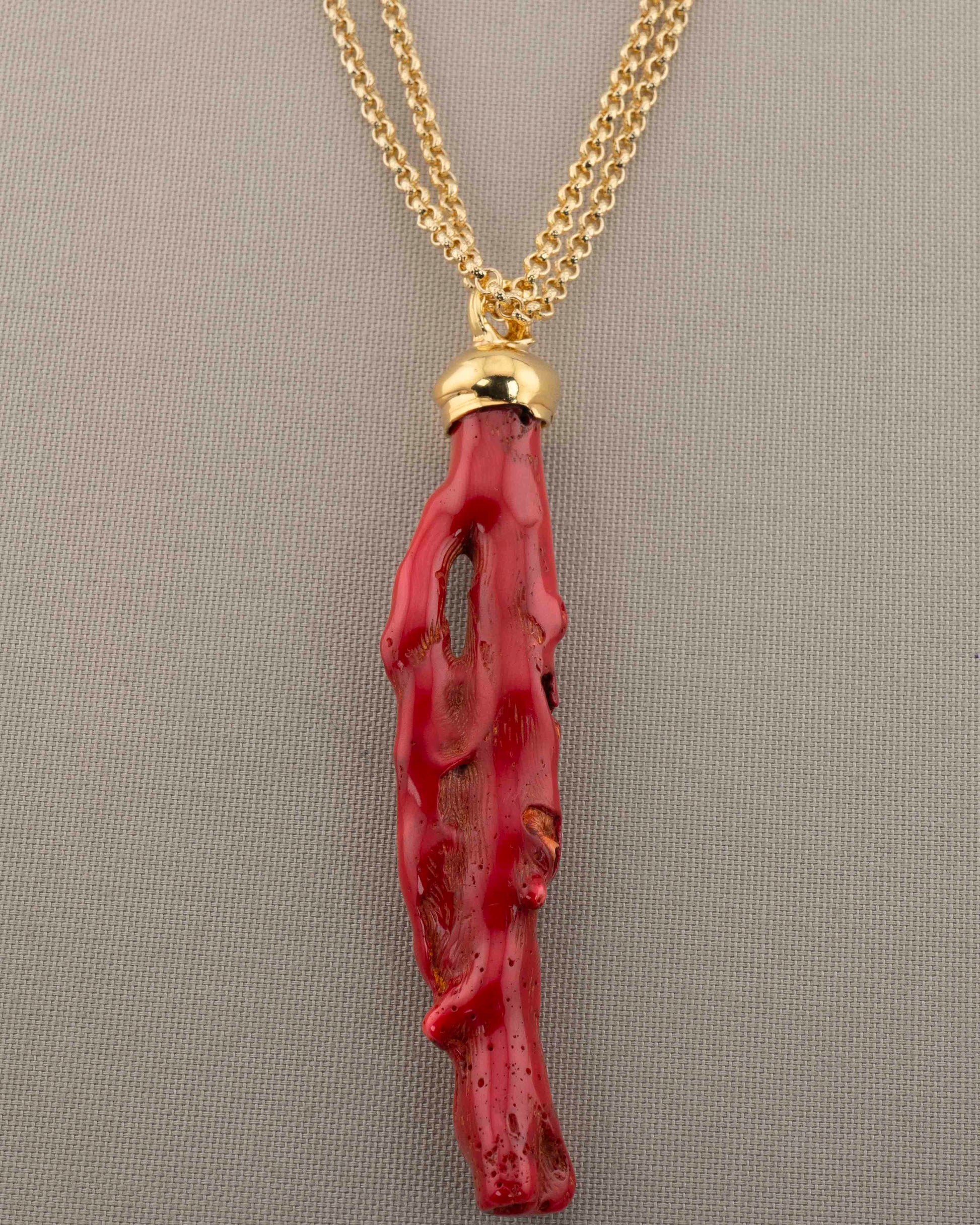 A handcrafted necklace in 18K gold-plated bronze featuring a coral-inspired pendant.
Designed by Marri Cortona and handmade in Tuscany with timeless elegance.