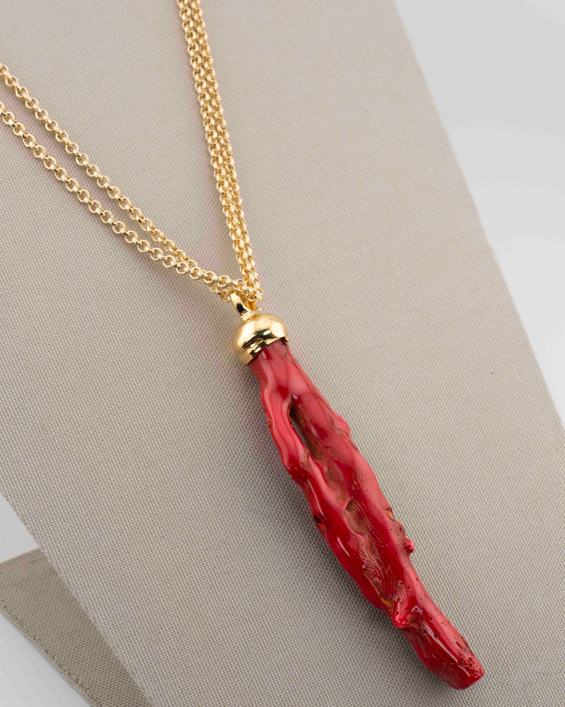 A handcrafted necklace in 18K gold-plated bronze featuring a coral-inspired pendant.
Designed by Marri Cortona and handmade in Tuscany with timeless elegance.