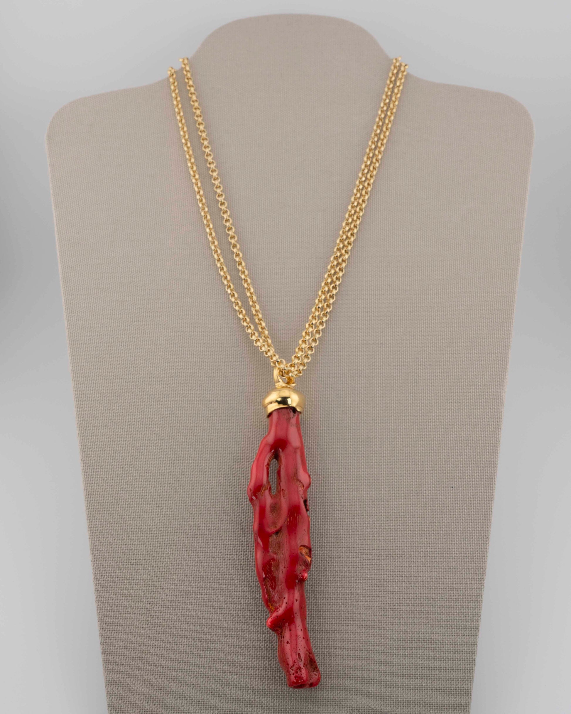 A handcrafted necklace in 18K gold-plated bronze featuring a coral-inspired pendant.
Designed by Marri Cortona and handmade in Tuscany with timeless elegance.