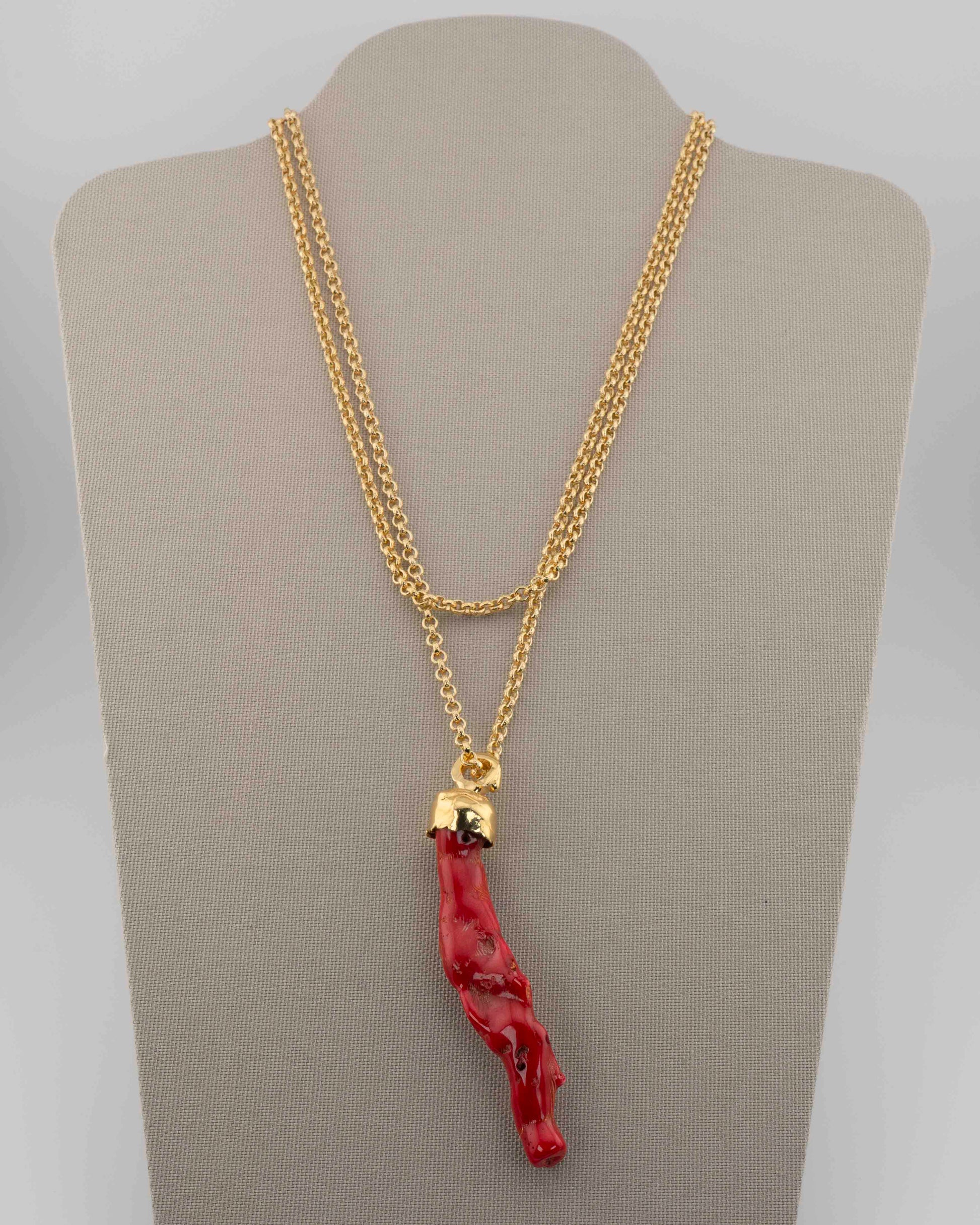 A handcrafted necklace in 18K gold-plated bronze featuring a coral-inspired pendant.
Designed by Marri Cortona and handmade in Tuscany with timeless elegance.