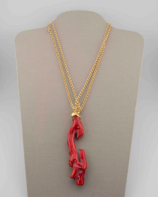 A handcrafted necklace in 18K gold-plated bronze featuring a coral-inspired pendant.
Designed by Marri Cortona and handmade in Tuscany with timeless elegance.