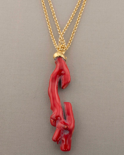 A handcrafted necklace in 18K gold-plated bronze featuring a coral-inspired pendant.
Designed by Marri Cortona and handmade in Tuscany with timeless elegance.