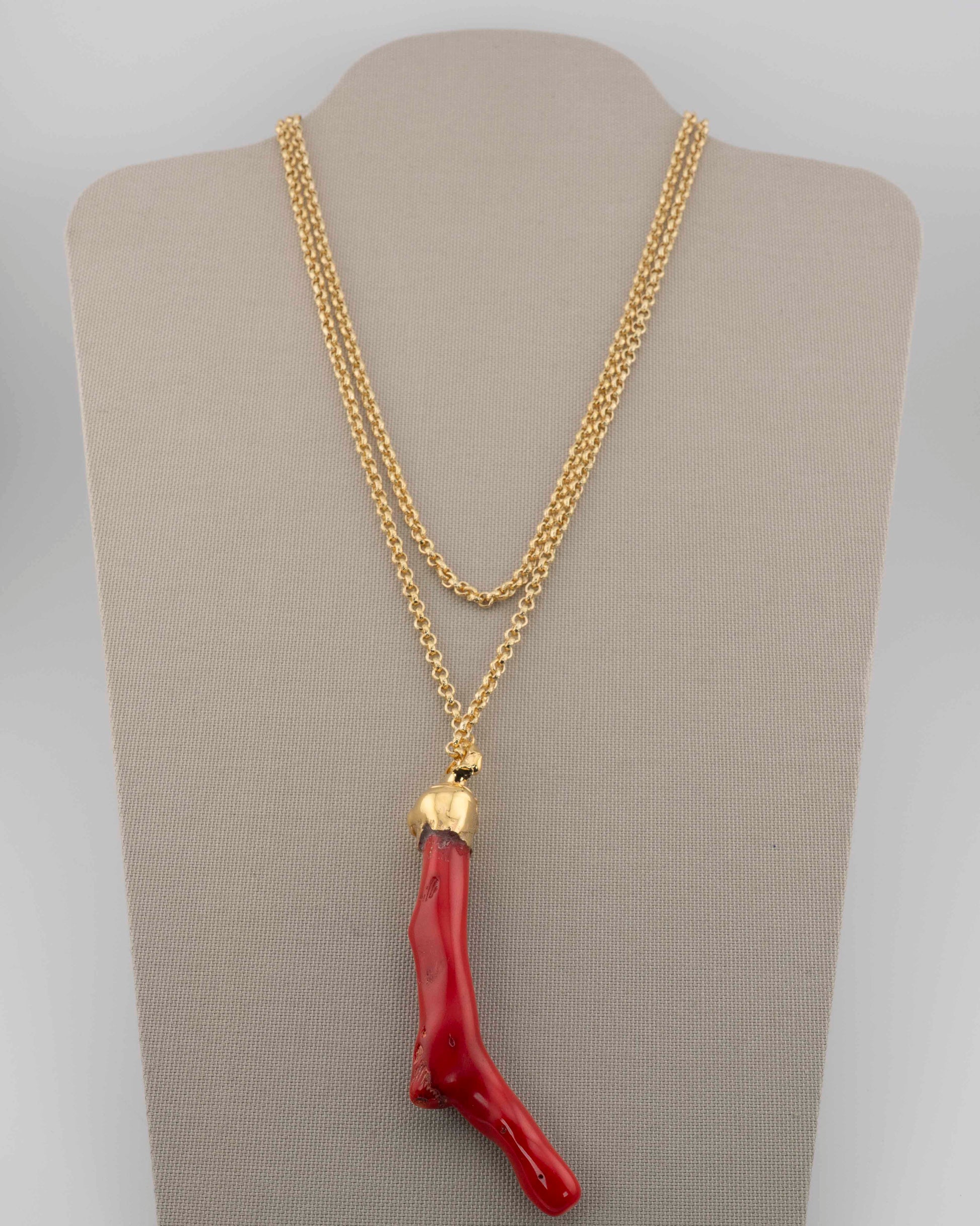 A handcrafted necklace in 18K gold-plated bronze featuring a coral-inspired pendant.
Designed by Marri Cortona and handmade in Tuscany with timeless elegance.